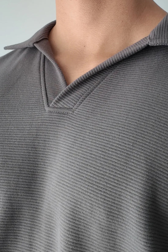 Chomba con textura y cuello polo
