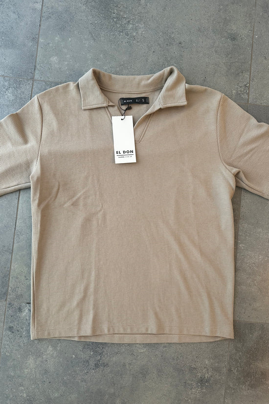 Chomba con textura y cuello polo