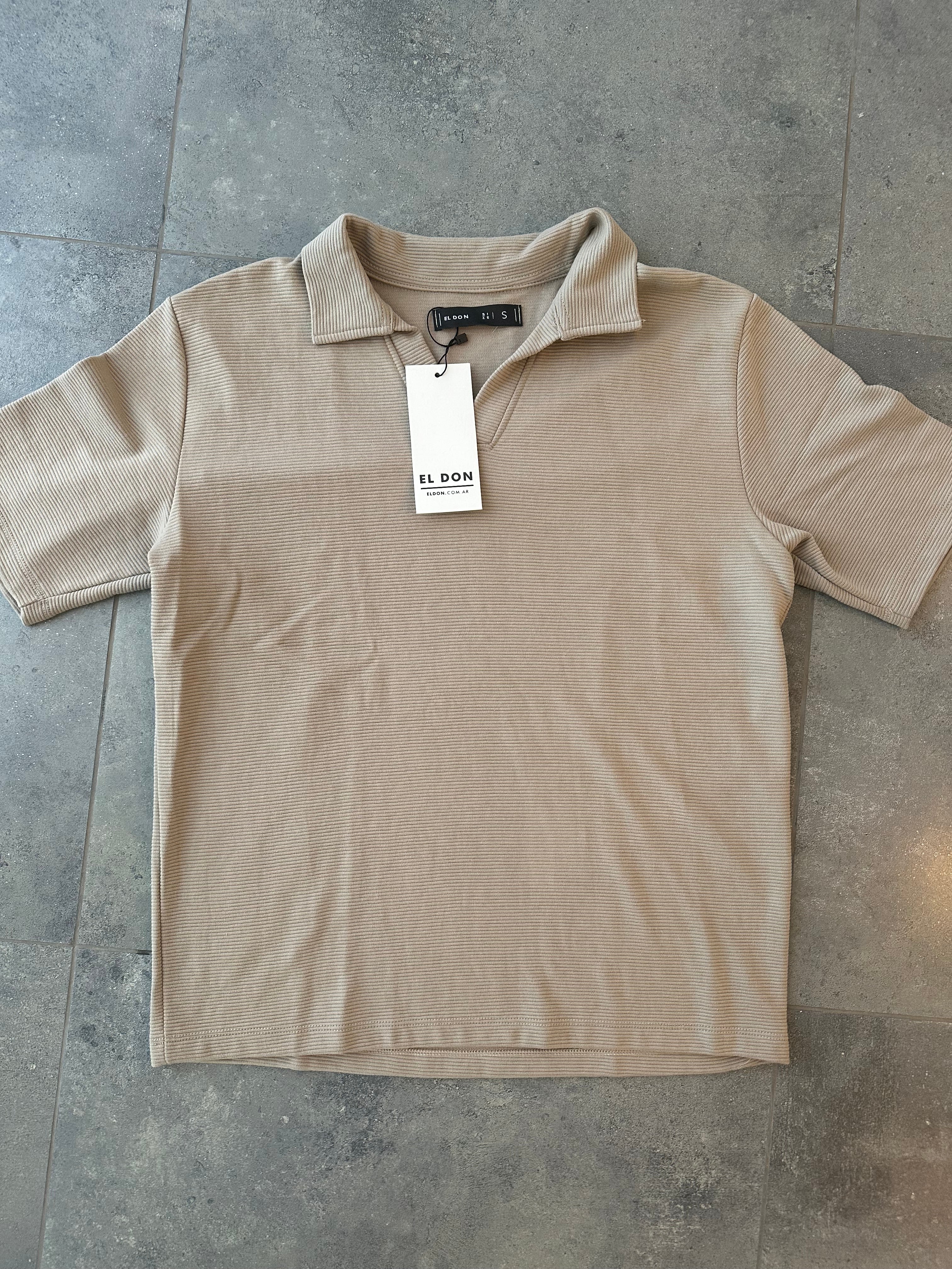 Chomba con textura y cuello polo
