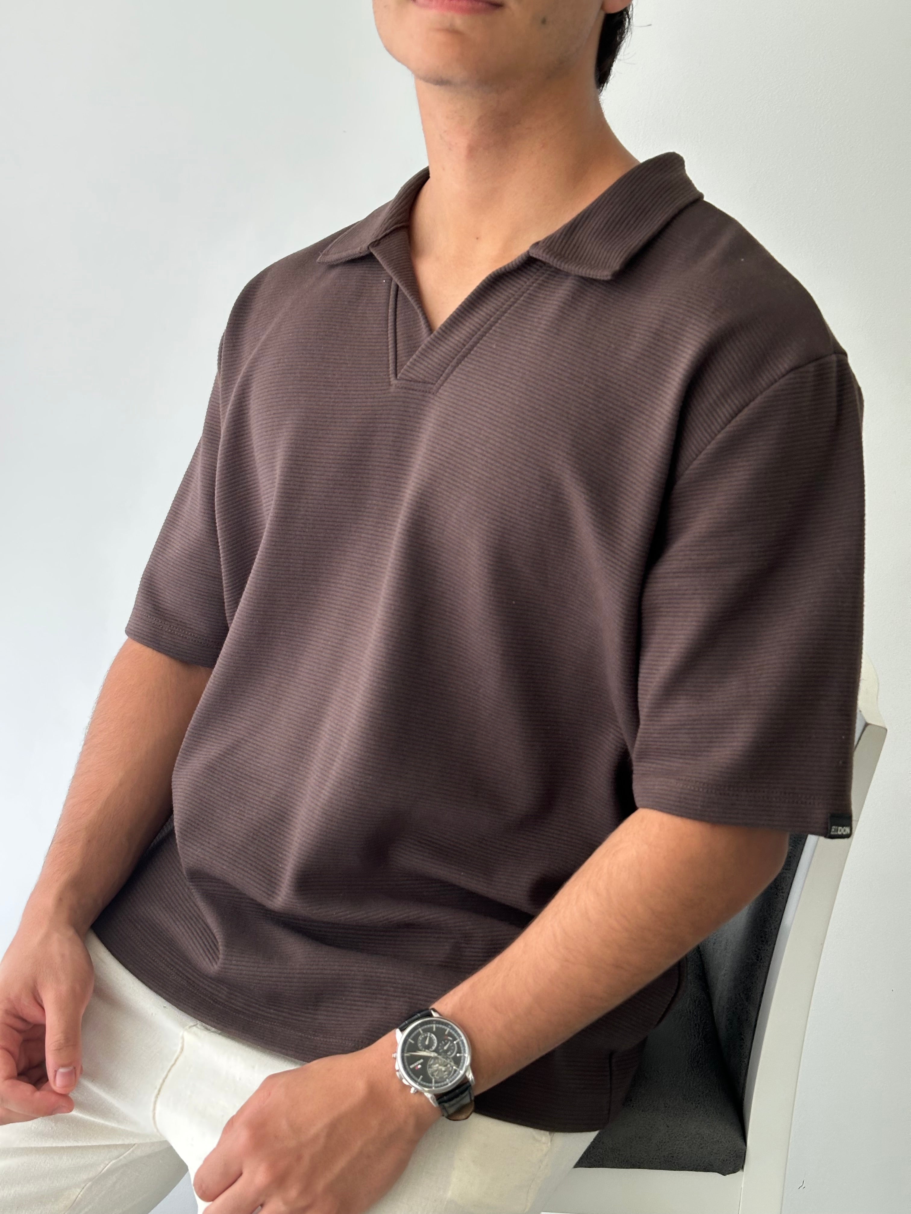Chomba con textura y cuello polo